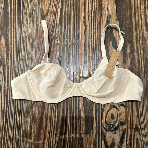 SKIMS NWT NO PADDING Cream Underwire Bra - Picture 3 of 4